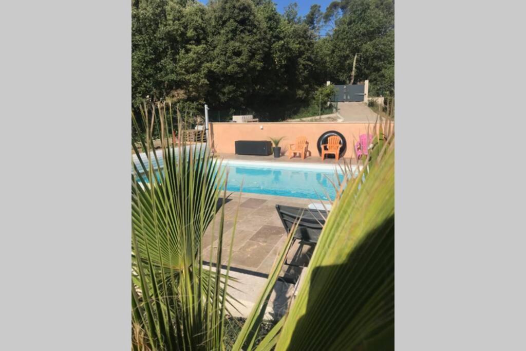 Logement Attenant A Une Villa T2 Avec Terrasse . Besse-sur-Issole Buitenkant foto