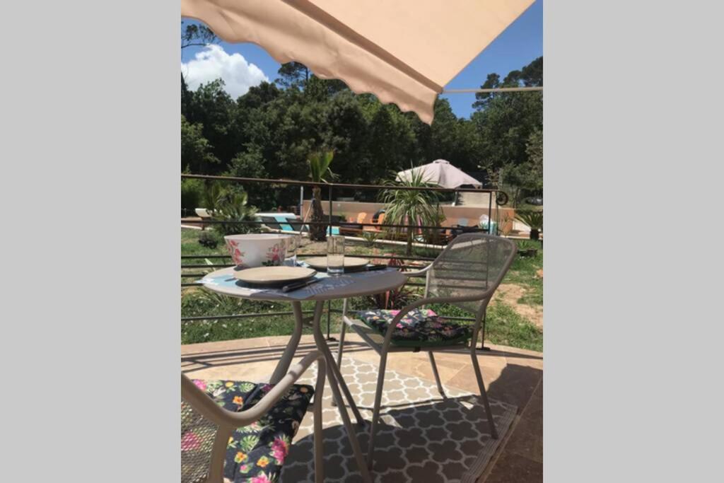 Logement Attenant A Une Villa T2 Avec Terrasse . Besse-sur-Issole Buitenkant foto