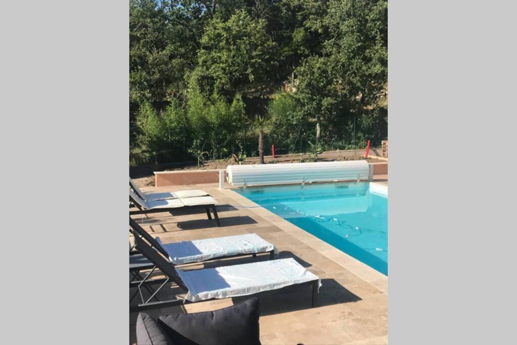Logement Attenant A Une Villa T2 Avec Terrasse . Besse-sur-Issole Buitenkant foto