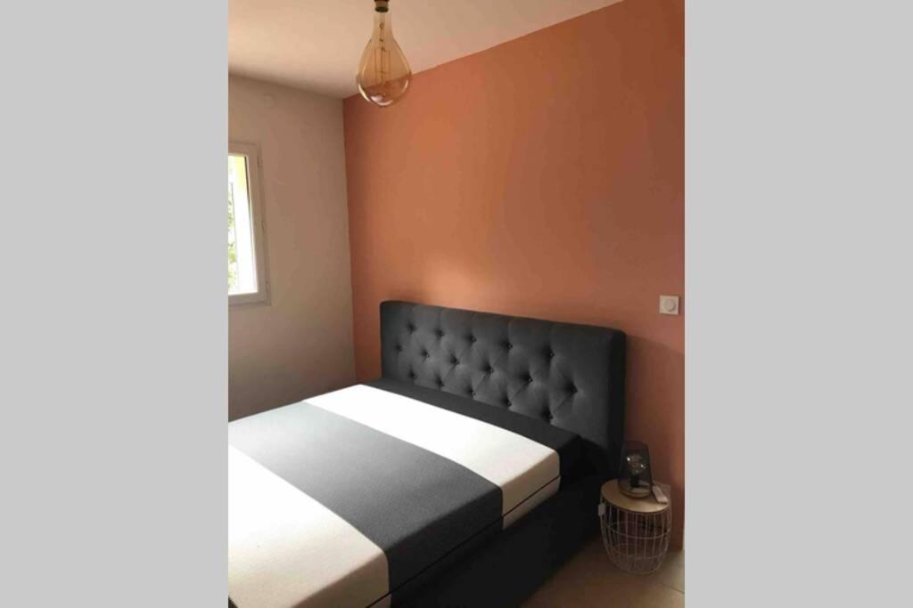 Logement Attenant A Une Villa T2 Avec Terrasse . Besse-sur-Issole Buitenkant foto