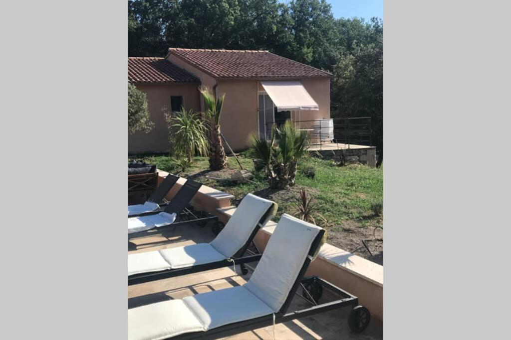 Logement Attenant A Une Villa T2 Avec Terrasse . Besse-sur-Issole Buitenkant foto